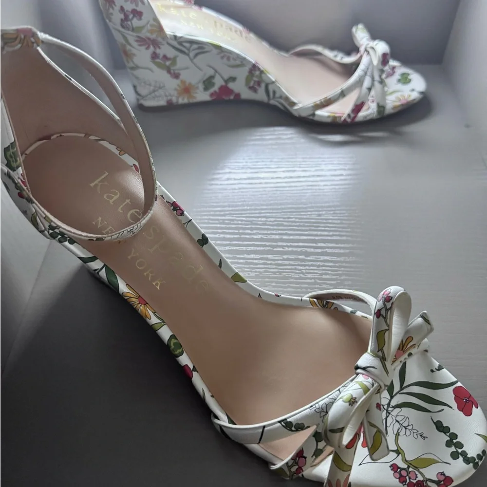 Kate Spade New York Flamenco Floral Bow Wedge LeatherSandals - White and color - Picture 4 of 9